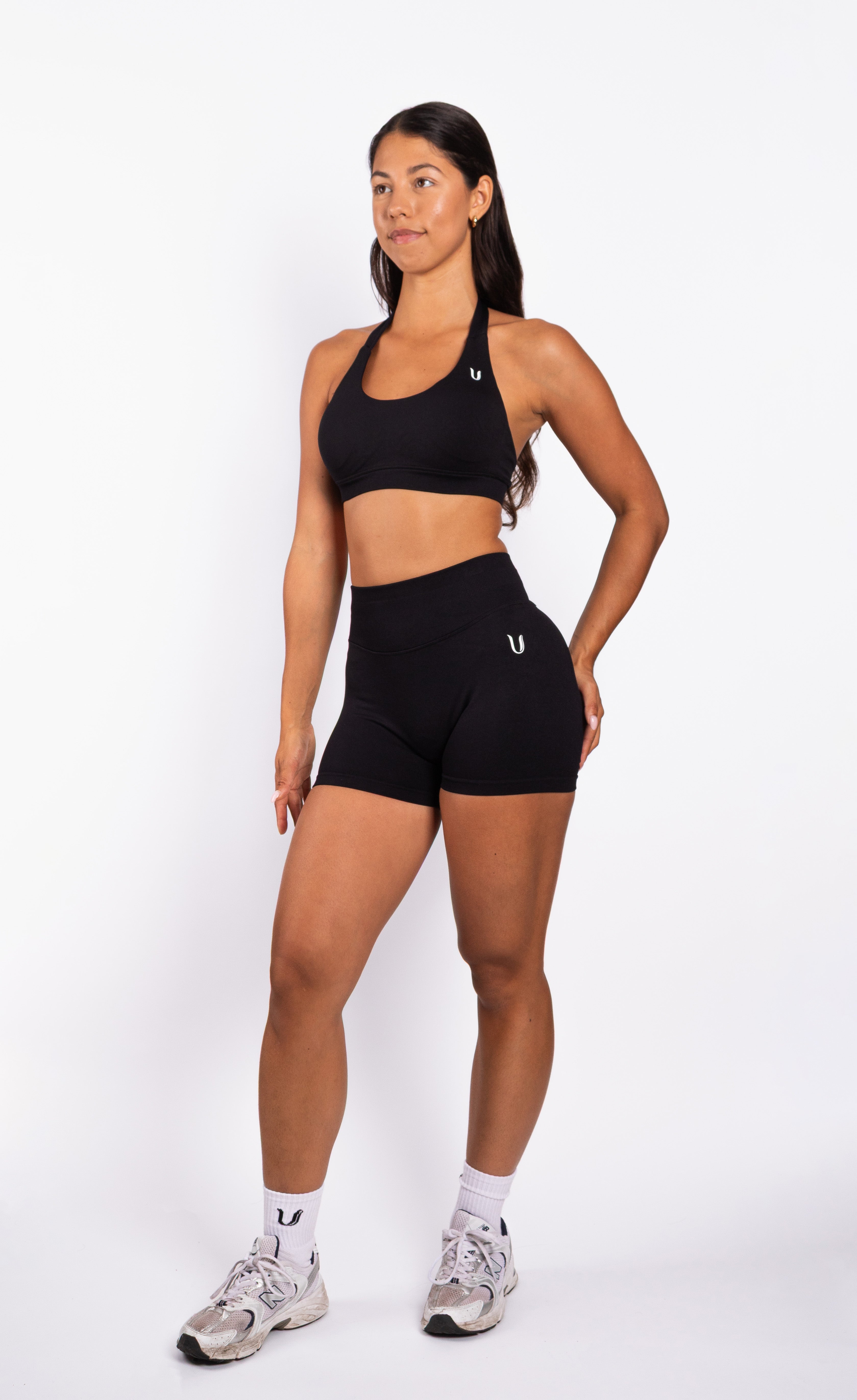 Beau | Top con soporte tipo halter – Negro