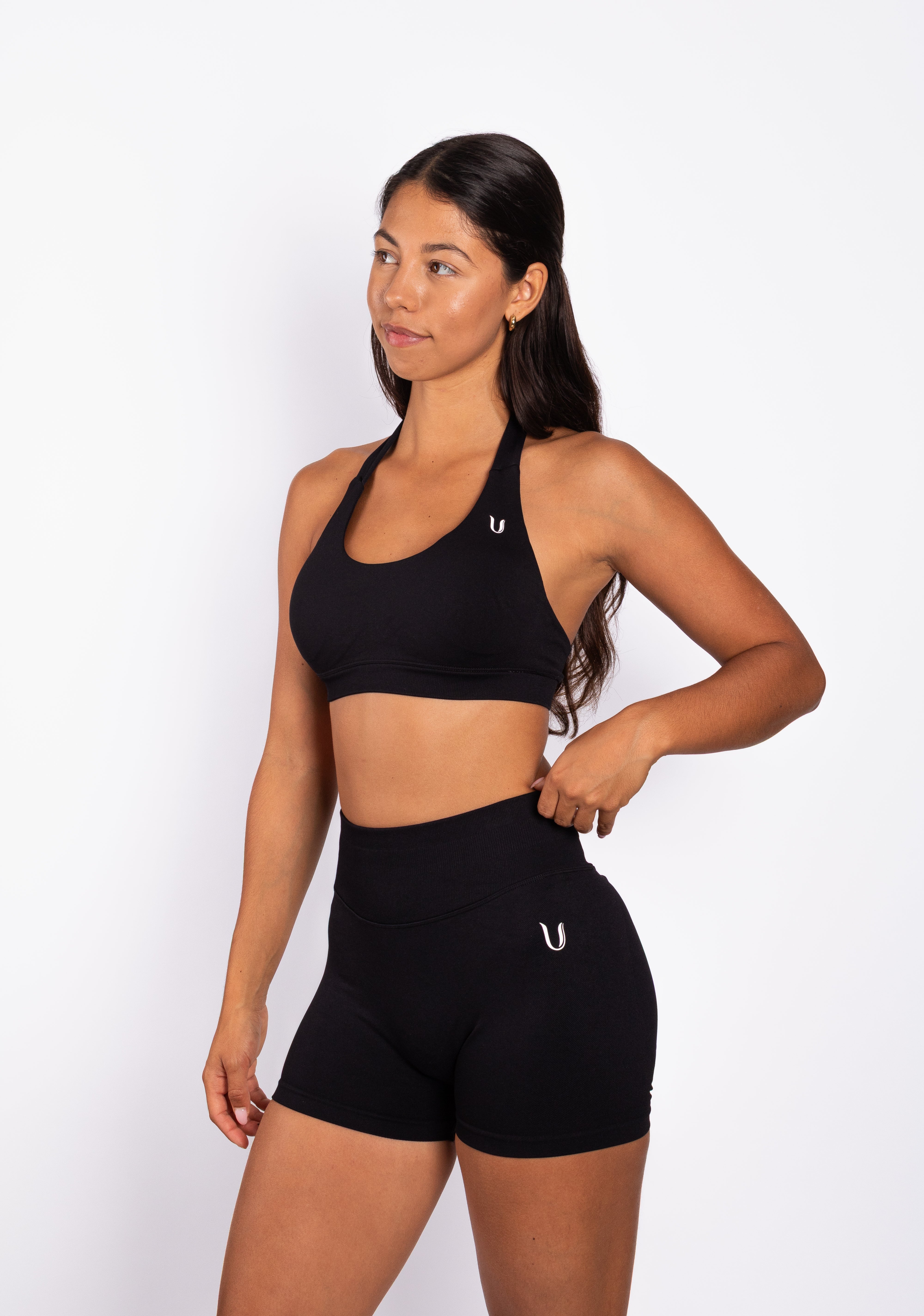 Beau | Top con soporte tipo halter – Negro