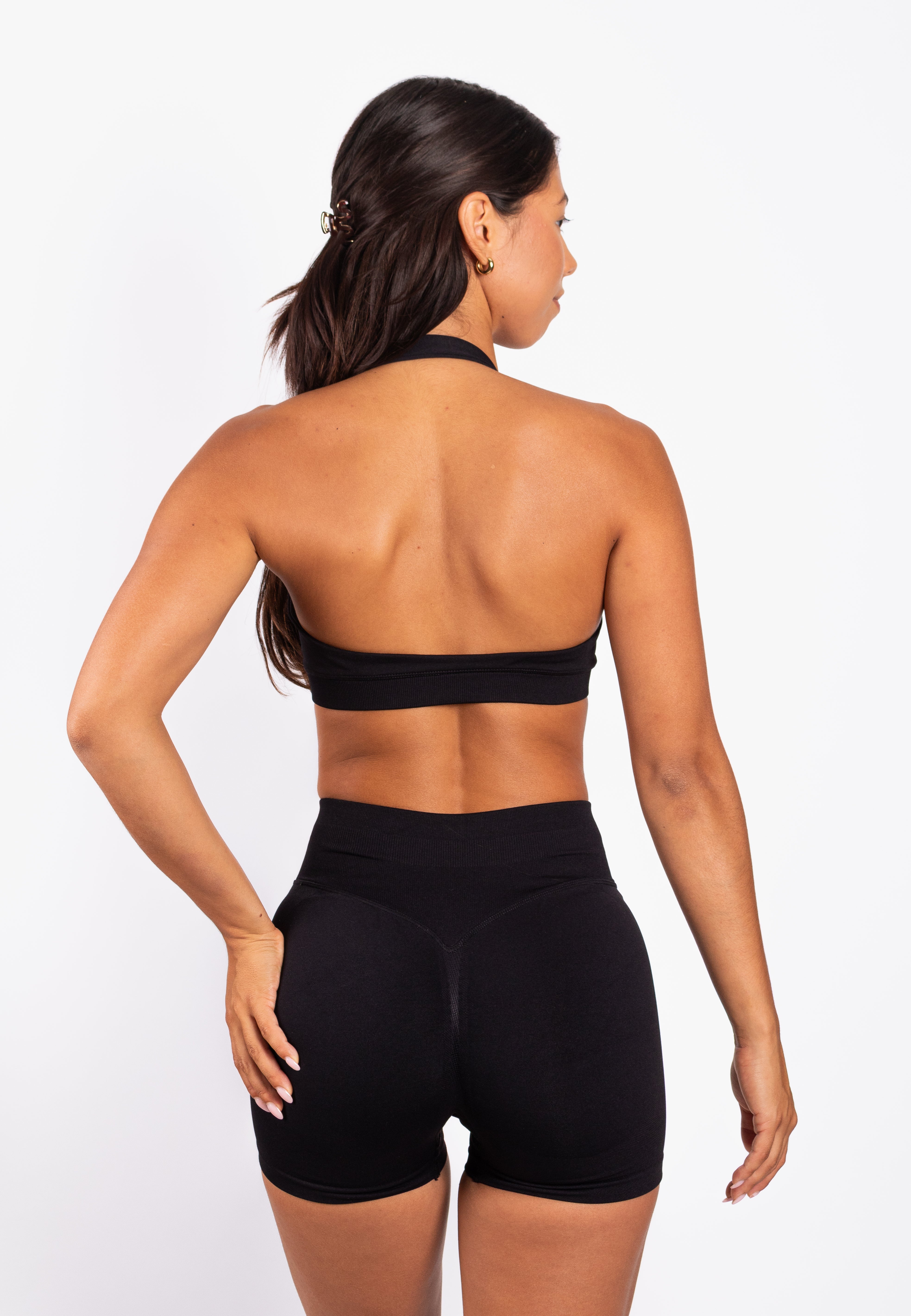 Beau | Top con soporte tipo halter – Negro